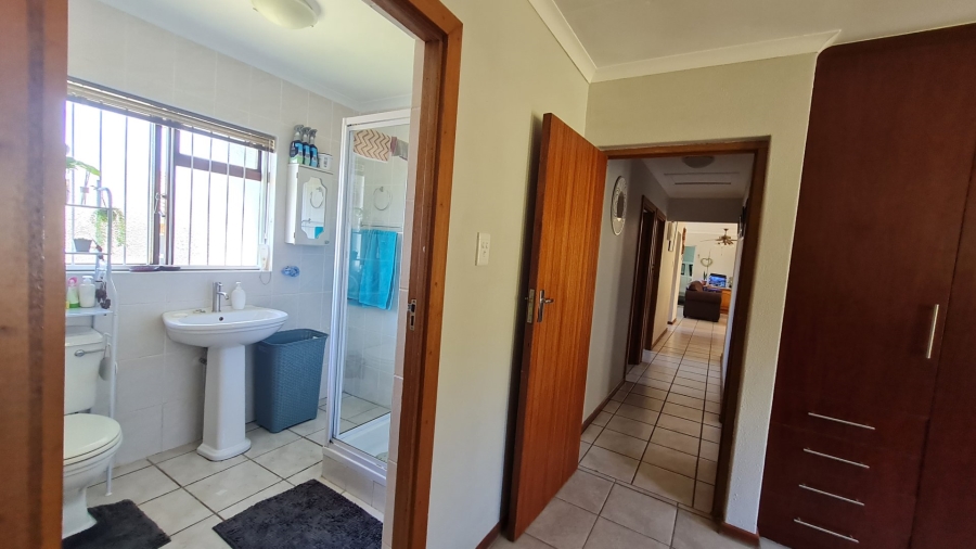 3 Bedroom Property for Sale in Dana Bay Western Cape